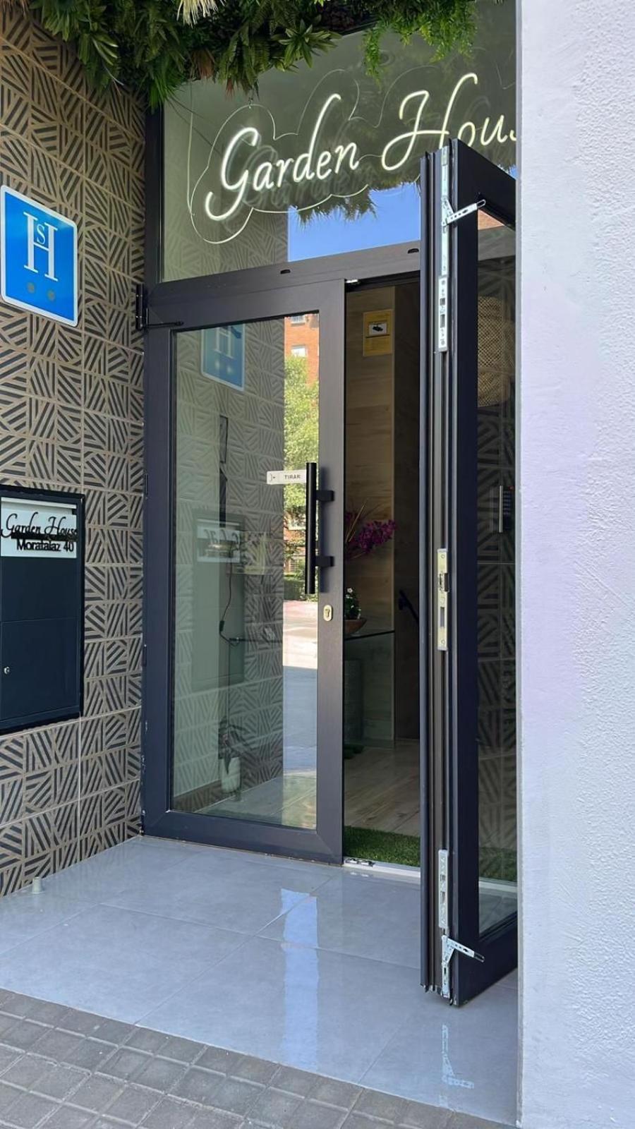 Garden House Madrid Hotel Exterior foto
